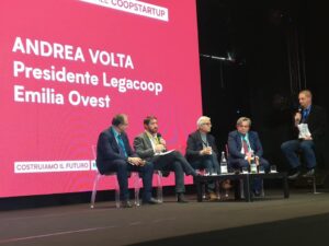 Scopri di più sull'articolo “Costruiamo il futuro”, l’indagine SWG ha aperto il Meeting annuale di Coopstartup a Reggio Emilia: sono ancora forti i valori cooperativi