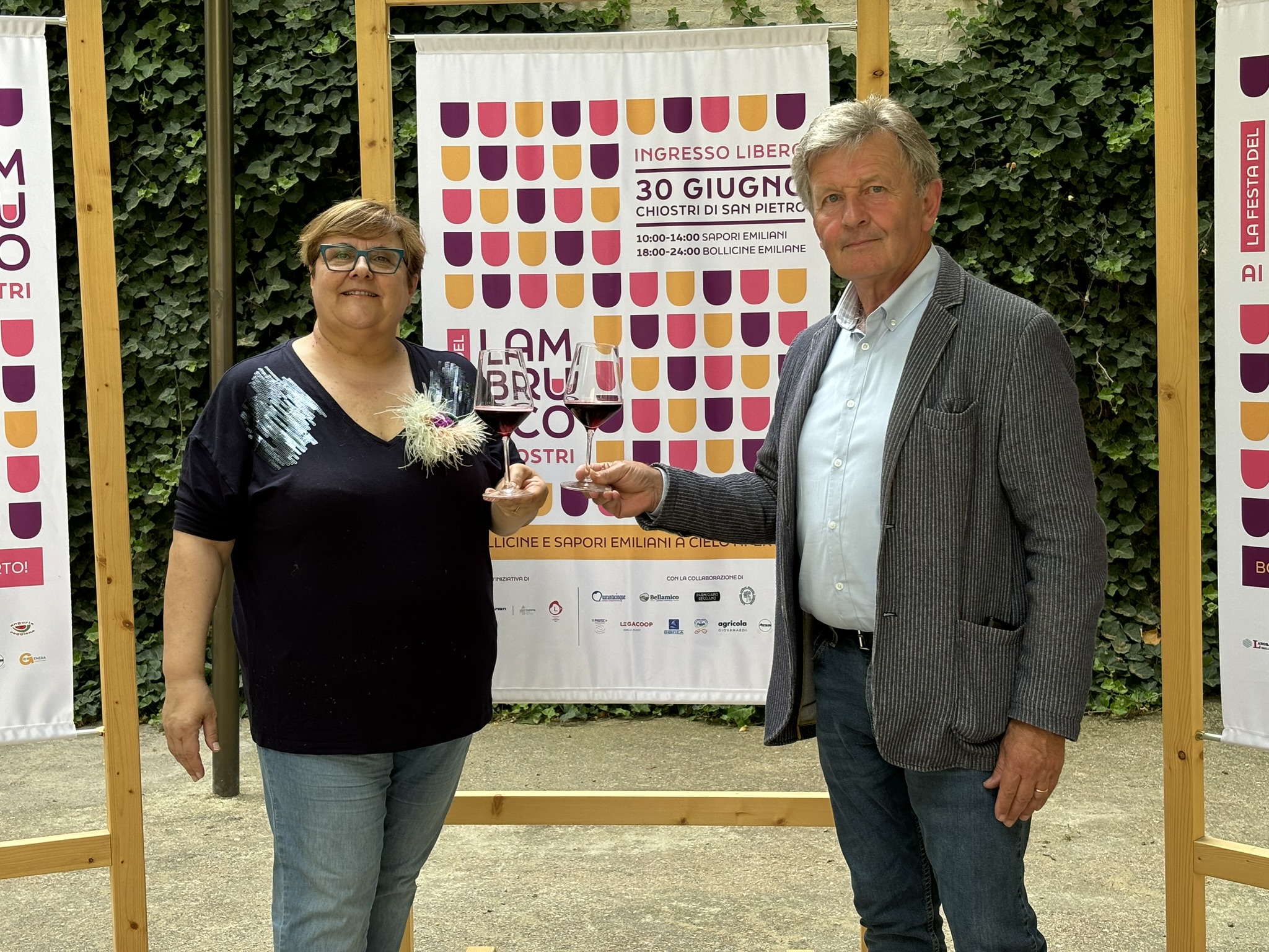 Al momento stai visualizzando La Festa del Lambrusco ai Chiostri. Bollicine e sapori emiliani a cielo aperto